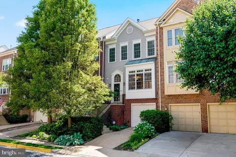6614 Thurlton Dr, Alexandria, VA 22315