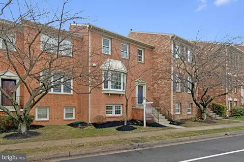10106 Bushman Dr, Oakton, VA 22124