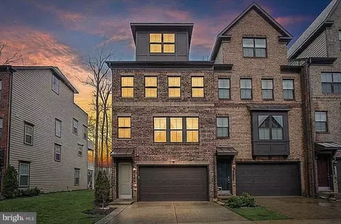 3799 Rainier Dr, Fairfax, VA 22033