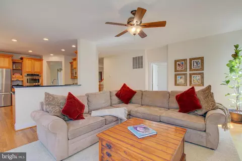 7690 Oak Field Ct, Springfield, VA 22153 photo 6