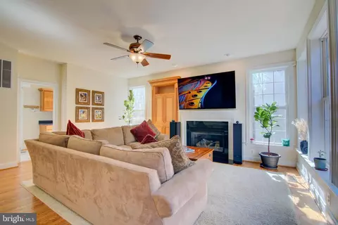 7690 Oak Field Ct, Springfield, VA 22153 photo 4