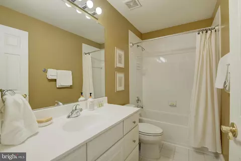 7690 Oak Field Ct, Springfield, VA 22153 photo 33