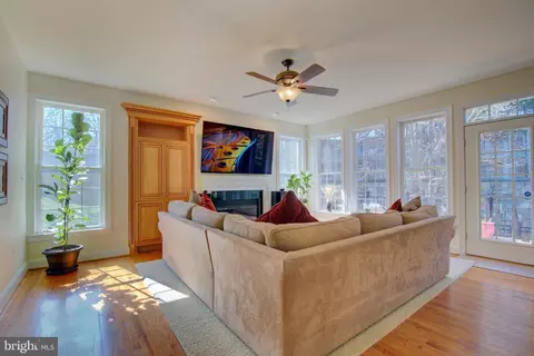 7690 Oak Field Ct, Springfield, VA 22153 photo 5