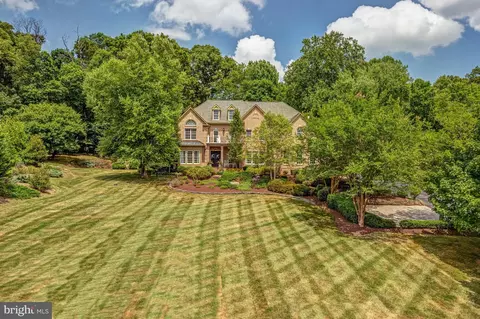 841 Leigh Mill Rd, Great Falls, VA 22066