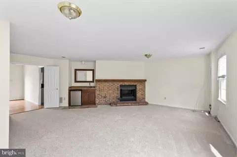Living - 7937 Edinburgh Dr, Springfield, VA 22153 photo 3 of 7