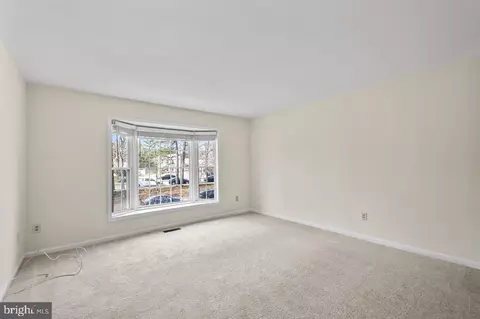 Living - 7937 Edinburgh Dr, Springfield, VA 22153 photo 5 of 7