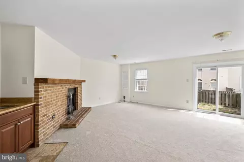 Living - 7937 Edinburgh Dr, Springfield, VA 22153 photo 2 of 7