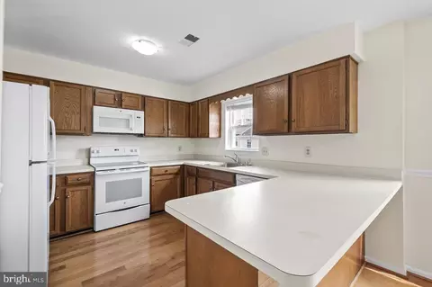 Kitchen - 7937 Edinburgh Dr, Springfield, VA 22153 photo 2 of 4
