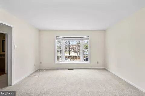 Living - 7937 Edinburgh Dr, Springfield, VA 22153 photo 6 of 7