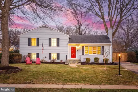 8511 Stable Dr, Alexandria, VA 22308