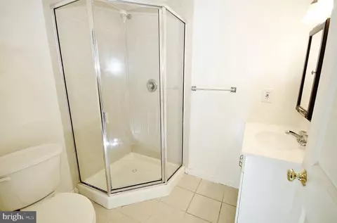 Bath - 5504 Inverchapel Rd, Springfield, VA 22151 photo 4 of 4