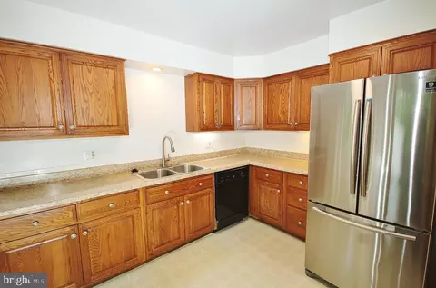 Kitchen - 5504 Inverchapel Rd, Springfield, VA 22151 photo 2 of 4
