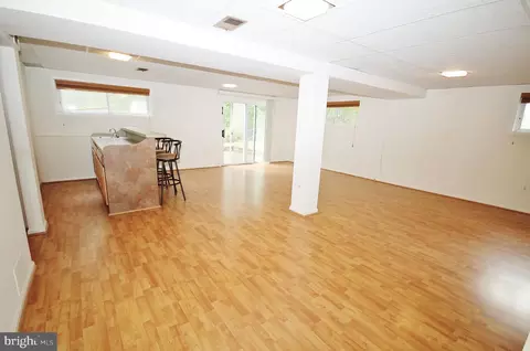 Living - 5504 Inverchapel Rd, Springfield, VA 22151 photo 4 of 6
