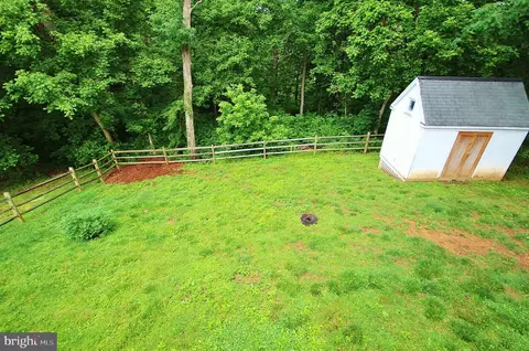 Exterior - 5504 Inverchapel Rd, Springfield, VA 22151 photo 10 of 10