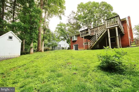 Exterior - 5504 Inverchapel Rd, Springfield, VA 22151 photo 3 of 10