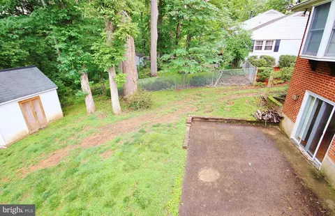 Exterior - 5504 Inverchapel Rd, Springfield, VA 22151 photo 5 of 10