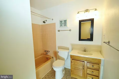 Bath - 5504 Inverchapel Rd, Springfield, VA 22151 photo 2 of 4