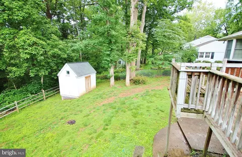 Exterior - 5504 Inverchapel Rd, Springfield, VA 22151 photo 9 of 10