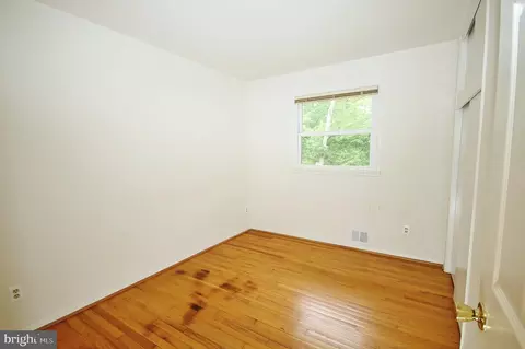 Bedroom - 5504 Inverchapel Rd, Springfield, VA 22151 photo 3 of 7