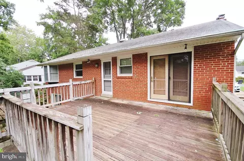 Exterior - 5504 Inverchapel Rd, Springfield, VA 22151 photo 2 of 10