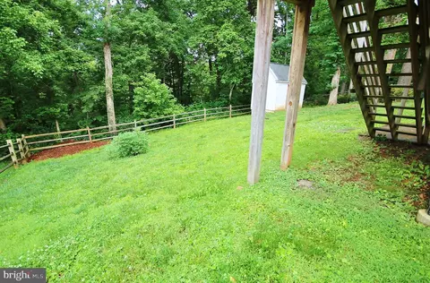 Exterior - 5504 Inverchapel Rd, Springfield, VA 22151 photo 6 of 10