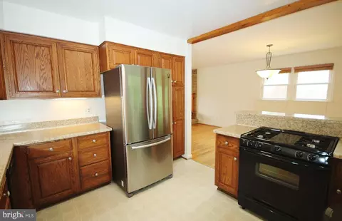 Kitchen - 5504 Inverchapel Rd, Springfield, VA 22151 photo 3 of 4