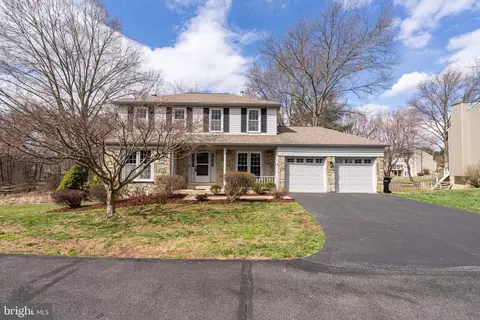 9359 Robnel Pl, Vienna, VA 22182