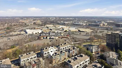 12118 Loblolly Dr #40, Fairfax, VA 22033