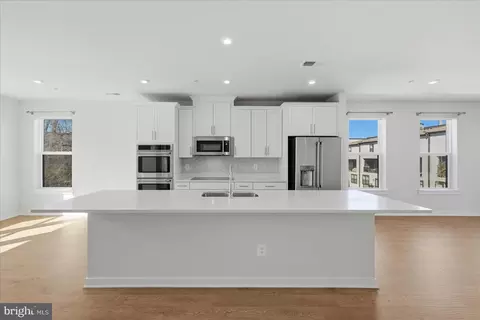 12118 Loblolly Dr #40, Fairfax, VA 22033