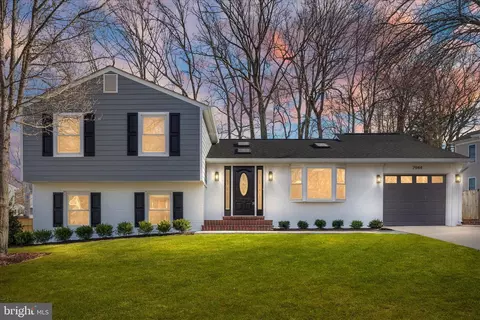 7944 Freehollow Dr, Falls Church, VA 22042