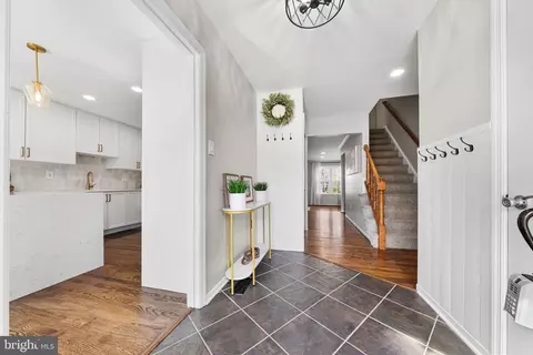 4819 Carriagepark Rd, Fairfax, VA 22032