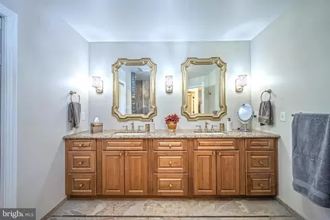 Bath - 6610 Weatheford Ct, Mclean, VA 22101 photo 2 of 4