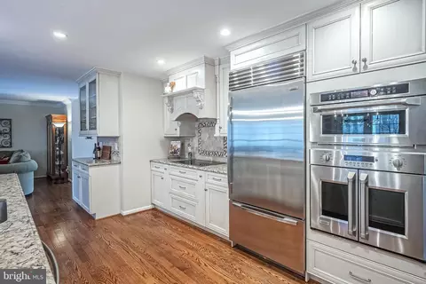 Kitchen - 6610 Weatheford Ct, Mclean, VA 22101 photo 3 of 6