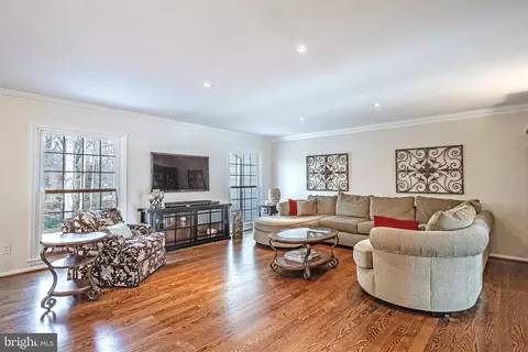 Living - 6610 Weatheford Ct, Mclean, VA 22101 photo 1 of 3