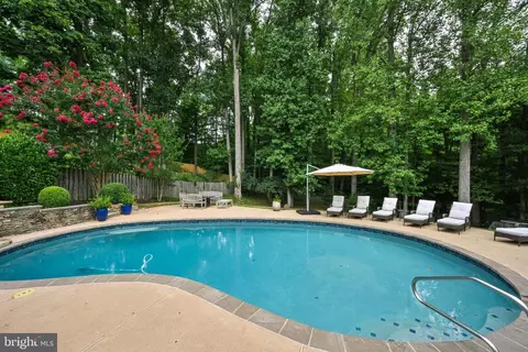 Exterior - 6610 Weatheford Ct, Mclean, VA 22101 photo 5 of 13