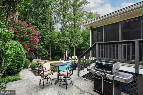 Exterior - 6610 Weatheford Ct, Mclean, VA 22101 photo 4 of 13
