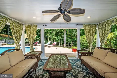 Exterior - 6610 Weatheford Ct, Mclean, VA 22101 photo 10 of 13