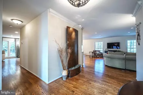 Entry Way - 6610 Weatheford Ct, Mclean, VA 22101 photo 2 of 3