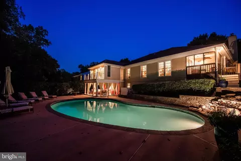 Exterior - 6610 Weatheford Ct, Mclean, VA 22101 photo 12 of 13