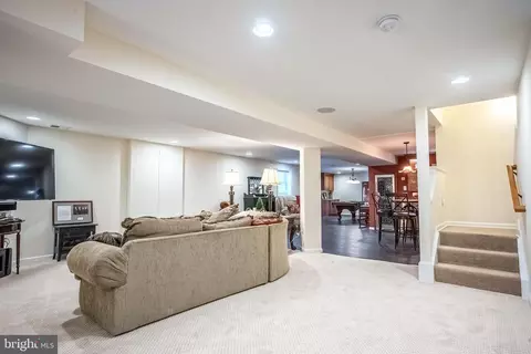 Living - 6610 Weatheford Ct, Mclean, VA 22101 photo 3 of 3