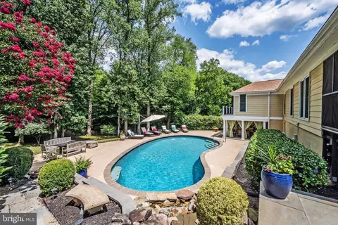 Exterior - 6610 Weatheford Ct, Mclean, VA 22101 photo 2 of 13