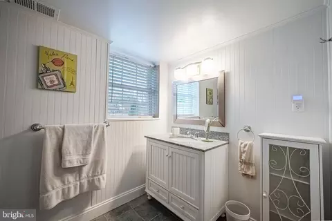 Bath - 6610 Weatheford Ct, Mclean, VA 22101 photo 4 of 4