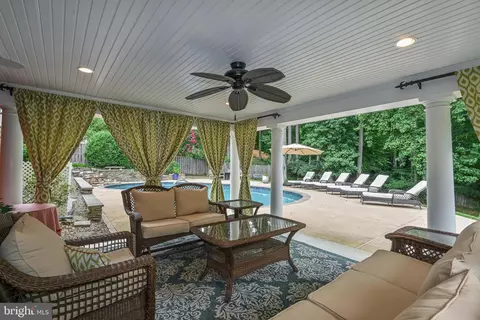 Exterior - 6610 Weatheford Ct, Mclean, VA 22101 photo 9 of 13