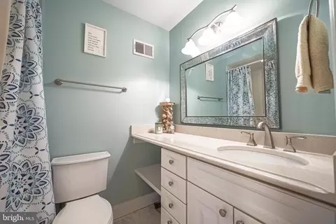 Bath - 6610 Weatheford Ct, Mclean, VA 22101 photo 3 of 4