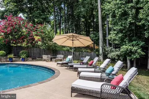 Exterior - 6610 Weatheford Ct, Mclean, VA 22101 photo 7 of 13