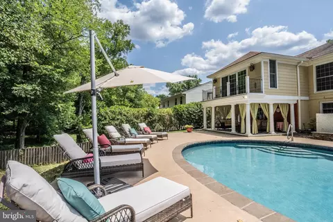 Exterior - 6610 Weatheford Ct, Mclean, VA 22101 photo 8 of 13