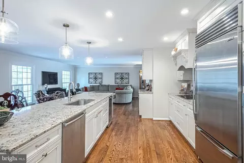 Kitchen - 6610 Weatheford Ct, Mclean, VA 22101 photo 4 of 6