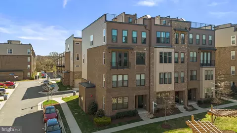 14420 Beckett Glen Cir #902, Chantilly, VA 20151