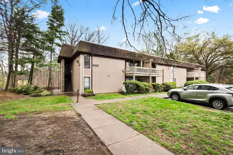 5806 Royal Ridge Dr #F, Springfield, VA 22152