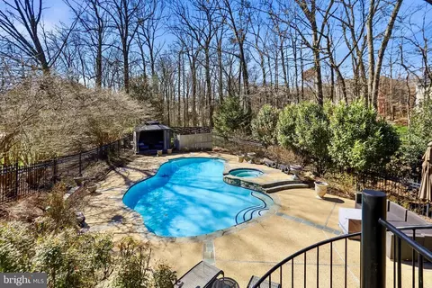 Exterior - 1235 Tottenham Ct, Reston, VA 20194 photo 4 of 12